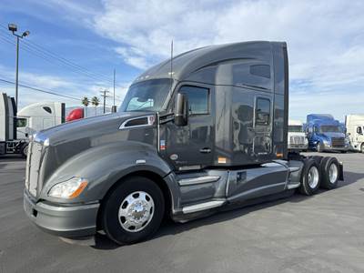 Kenworth T680 Sleeper Semi Truck - Raised Roof Sleeper, Paccar 455HP, Automatic