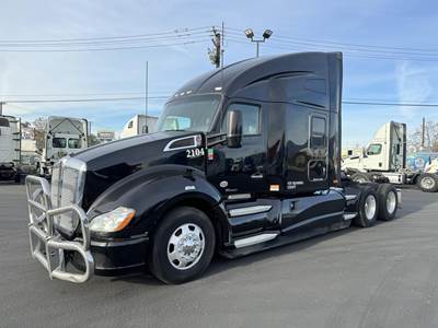 Kenworth T680 Sleeper Semi Truck - Mid Roof Sleeper, Paccar 455HP, Automatic