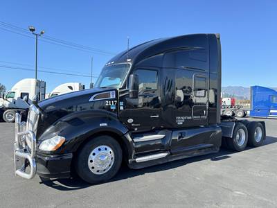 Kenworth T680 Sleeper Semi Truck - Raised Roof Sleeper, Paccar 455HP, Automatic
