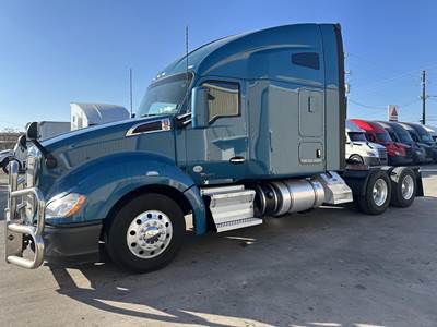 Kenworth T680 Sleeper Semi Truck - Raised Roof Sleeper, Paccar 455HP, Automatic