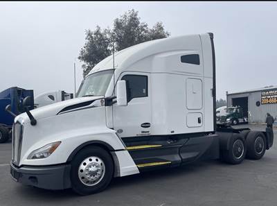 Kenworth T680 Sleeper Semi Truck - 76" Raised Roof Sleeper, Cummins 450HP, 12 Speed Amt