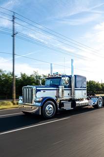 Peterbilt 389 Sleeper Semi Truck - Flat Top Sleeper, Cummins 605HP, Manual