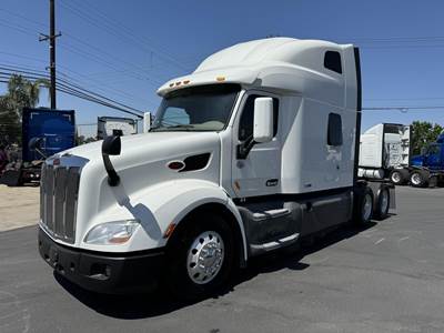 Peterbilt 579 Sleeper Semi Truck - Raised Roof Sleeper, Paccar 455HP, 12 Speed Automatic