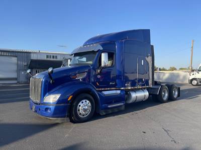 Peterbilt 579 Sleeper Semi Truck - Mid Roof Sleeper, Paccar 405HP, 12 Speed Automatic