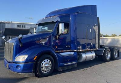 Peterbilt 579 Sleeper Semi Truck - Mid Roof Sleeper, Paccar 405HP, 12 Speed Automatic