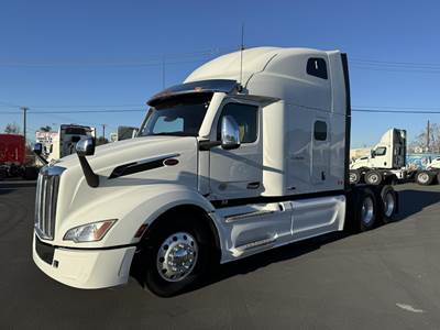 Peterbilt 579 Sleeper Semi Truck - Raised Roof Sleeper, Cummins 450HP, 12 Speed Endurant Amt
