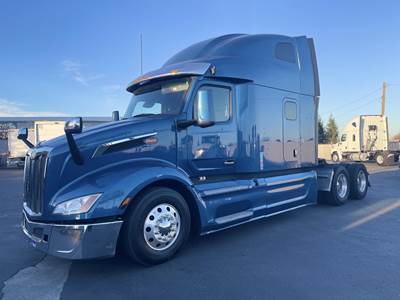 Peterbilt 579 Sleeper Semi Truck - 76" Raised Roof Sleeper, Cummins 450HP, 12 Speed Endurant Amt