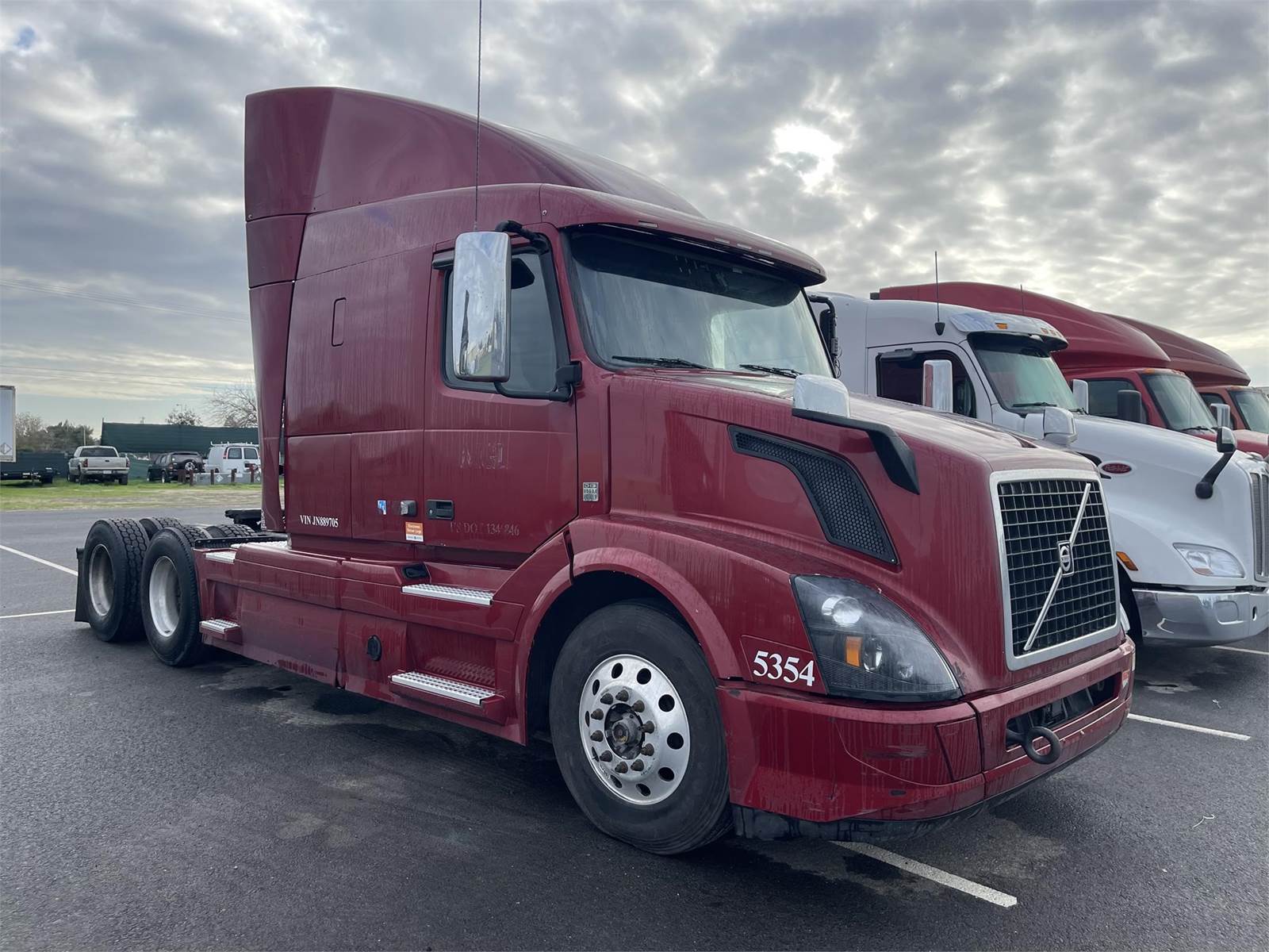 2018 Volvo VNL64T630 Sleeper Semi Truck 60" Mid Roof Sleeper, D13 405HP, 12 Speed I Shift
