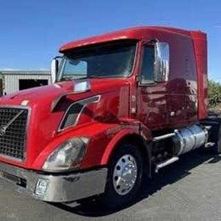 Volvo VNL64T670 Sleeper Semi Truck - 62" Mid Roof Sleeper, D13 475HP, Automatic