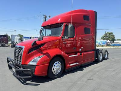 Volvo VNL64T760 Sleeper Semi Truck - Raised Roof Sleeper, D13 425HP, 12 Speed Autoshift Automatic