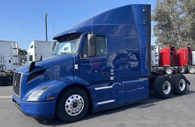 Volvo VNR64T640 Sleeper Semi Truck - 60" Raised Roof Sleeper, D13 405HP, 12 Speed I Shift Automatic