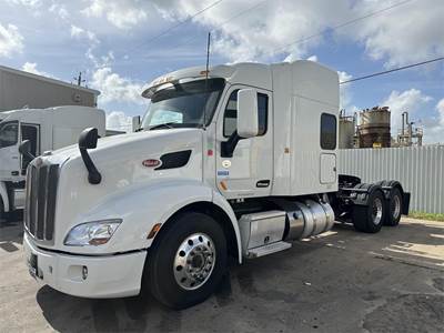 Peterbilt 579 Tandem Axle Sweeper Truck - Paccar, 380HP, 12 Speed Endurant Automatic