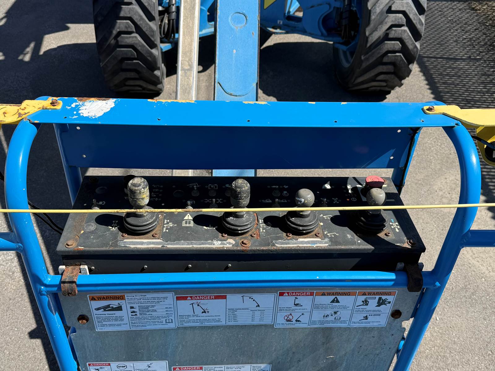 2013 Genie ZX135/70 Articulating Boom Lift - 135' reach, Foam
