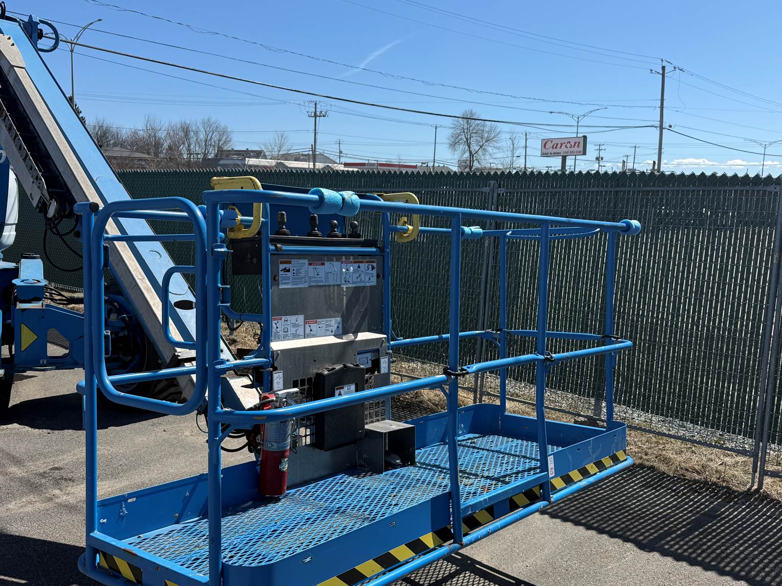 2013 Genie ZX135/70 Articulating Boom Lift - 135' reach, Foam