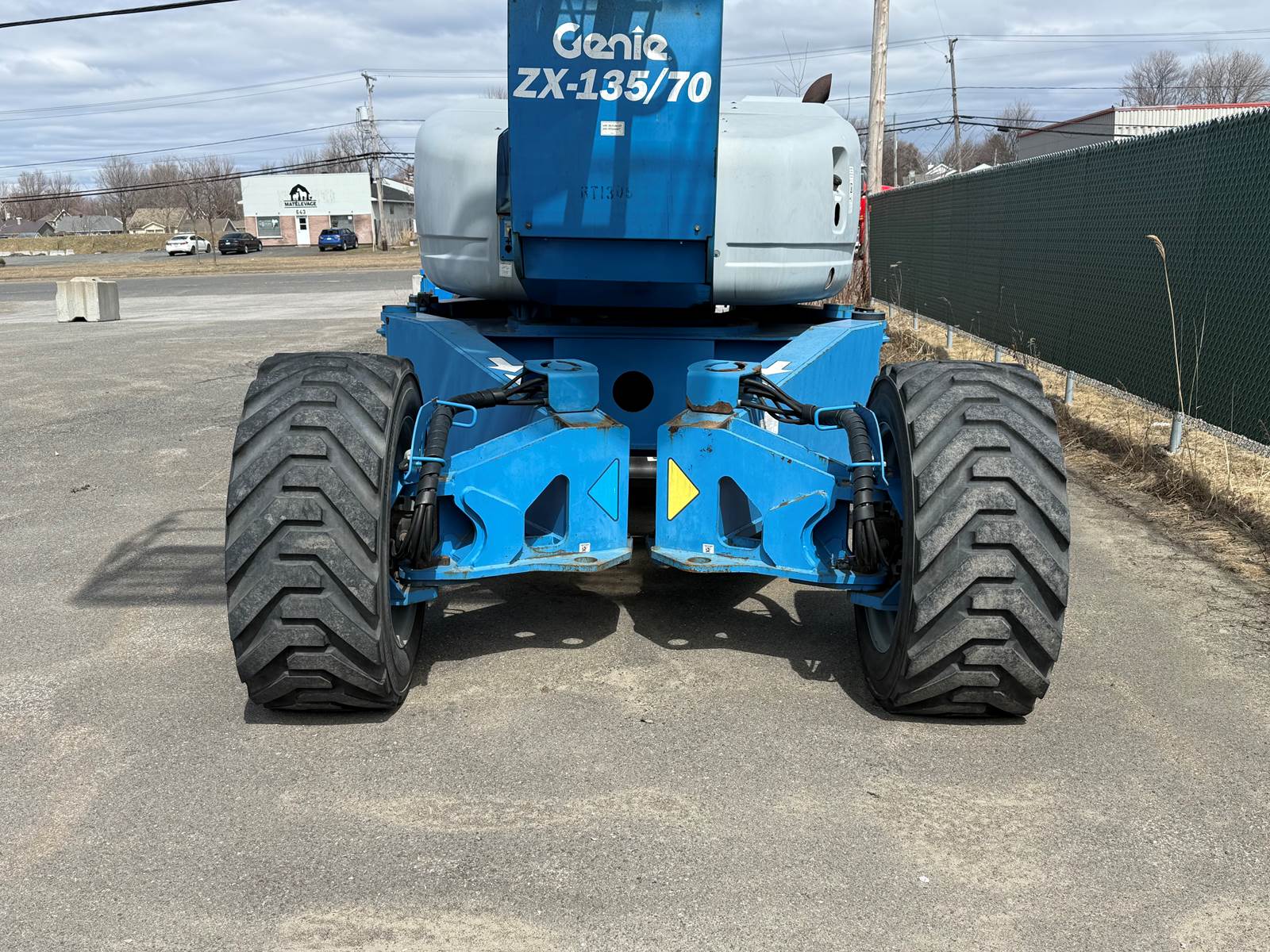 2013 Genie ZX135/70 Articulating Boom Lift - 135' reach, Foam