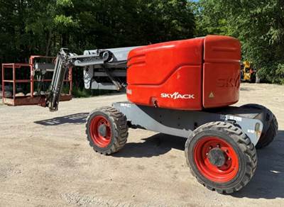 2013 Skyjack SJ46AJ Articulating Boom Lift - 46' platform height, 52' working height, Valid NDT until 2028