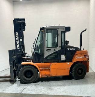 2018 Doosan D70S-7 Forklift - Solid Pneumatic (Dual Drive), 2 stage 112/146" mast, 15,500 lbs, Side Shift & Fork Positioning, 60” pallet forks
