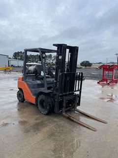 2019 Toyota 8FGU25 Forklift - Forks - 5,000 lbs. capacity – 189" triplex mast
