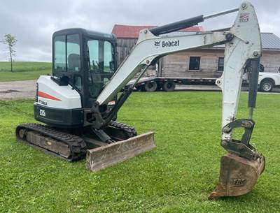 2017 Bobcat E35i Mini Excavator - Enclosed cab with heat, 90% left on track, 1 digging bucket