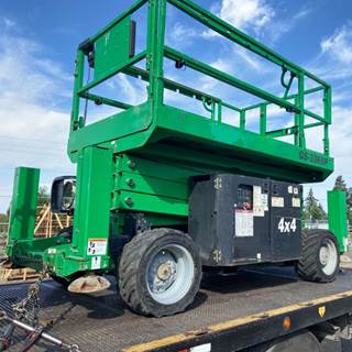 2014 Genie GS-3369 RT Scissor Lift - 33' platform height, Outriggers, Dual Fuel, Foam tires