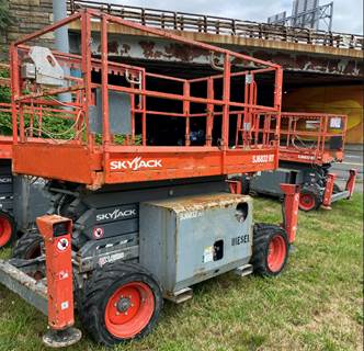 2017 Skyjack SJ6832RT Scissor Lift - 32' platform height, 38' working height, Outriggers