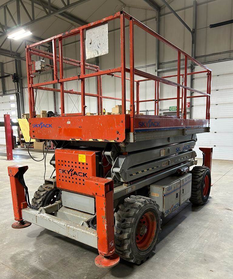 2006 Skyjack SJ7127RT Scissor Lift Outriggers, Platform height 27