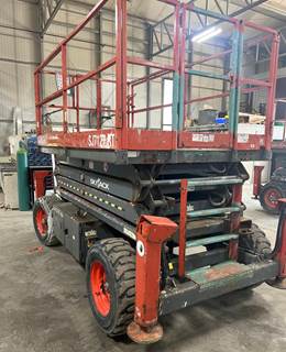 2014 Skyjack SJ7127RT Scissor Lift - 27' platform height - 33' working height - 71' reach - Outriggers