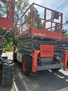 2016 Skyjack SJ7135RT Scissor Lift - 35' platform height – Outriggers – Deck extension