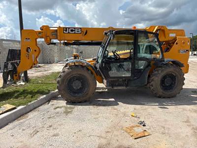 2018 JCB 507-42 Telehandler - Forks - 42 reach – 7,000 lbs. capacity – Tilt frame Crab steering Auxiliary hydraulics