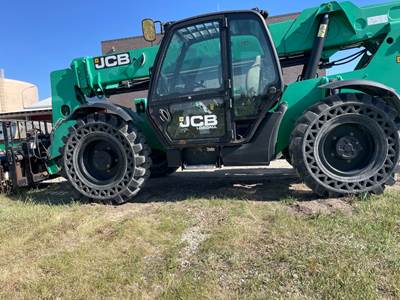 2016 JCB 509-42 Telehandler - 42' reach, 9,000 lbs. capacity, Auxiliary hydraulics, Side-tilt carriage, Tilt frame, Crab steering
