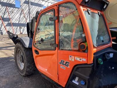 2017 JLG 1255 Telehandler - 55' reach, 12,000 lbs. capacity, Front outriggers, Auxiliary hydraulics, Frame levelling