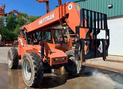 2011 SkyTrak 6042 Telehandler - Forks - 42' reach – 6,000 lbs. capacity