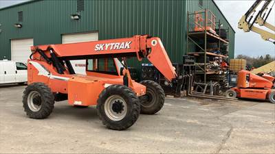 2011 SkyTrak 8042 Telehandler - Forks - 42' working height – 8000