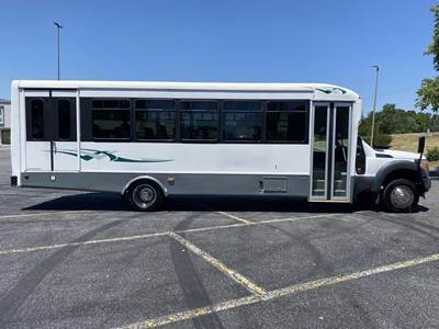Ford F-550 XL Bus - 5 Speed Automatic