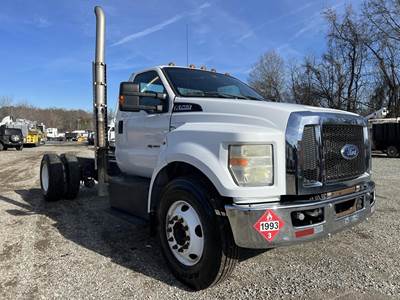 Ford F-750 Cab & Chassis Truck - 6 Speed Automatic
