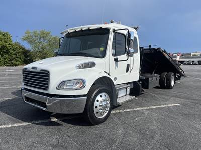 Freightliner M2 106 Car Carrier Truck - Automatic