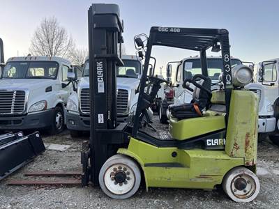 Clark CGC40QL Cushion Tire Forklift - 3075lb Capacity