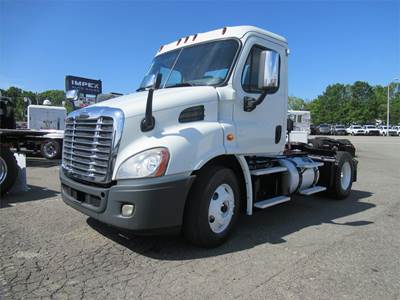 Freightliner Cascadia 113 Single Axle Day Cab Truck - Cummins, 10 Speed Manual