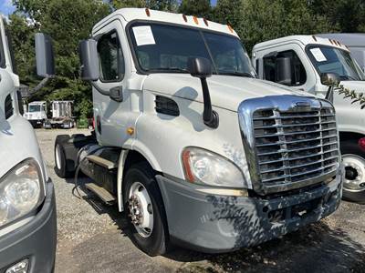 Freightliner Cascadia 113 Day Cab Truck - 10 Speed Manual