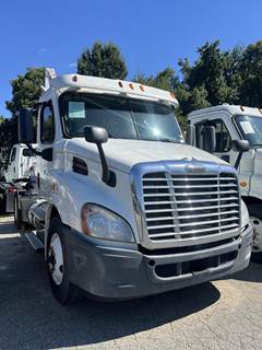 Freightliner Cascadia 113 Day Cab Truck - Detroit, 10 Speed Manual