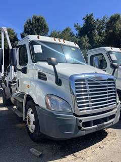 Freightliner Cascadia 113 Day Cab Truck - Detroit 350HP, 10 Speed Manual