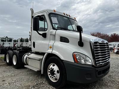 Freightliner Cascadia 113 Day Cab Truck