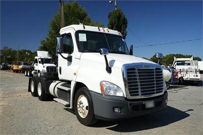 Freightliner Cascadia 125 Day Cab Truck - Detroit 455HP, 12 Speed Manual