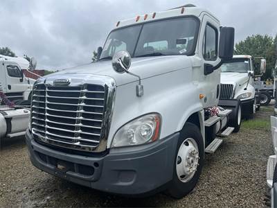 Freightliner Cascadia 125 Day Cab Truck - 10 Speed Manual
