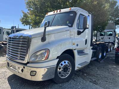 Freightliner Cascadia 125 Day Cab Truck - Cummins, Automatic