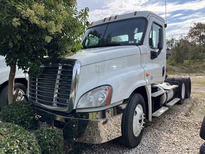Freightliner Cascadia 125 Day Cab Truck - Cummins, 10 Speed Manual