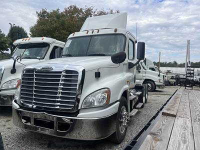Freightliner Cascadia 125 Day Cab Truck - Detroit, 10 Speed Manual