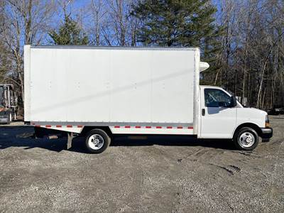 Chevrolet Express 3500 Box Truck - 401HP, Automatic