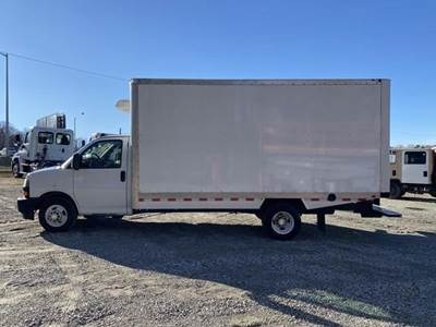 Chevrolet Express 3500 Box Truck - 401HP, Automatic