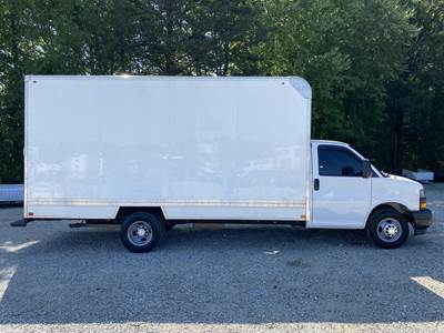 Chevrolet Express 3500 16 ft Box Truck - 6 Speed Automatic, Roll up Door